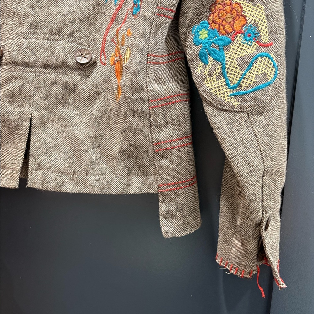 Hendi Embroidered Unique Jacket - image 9